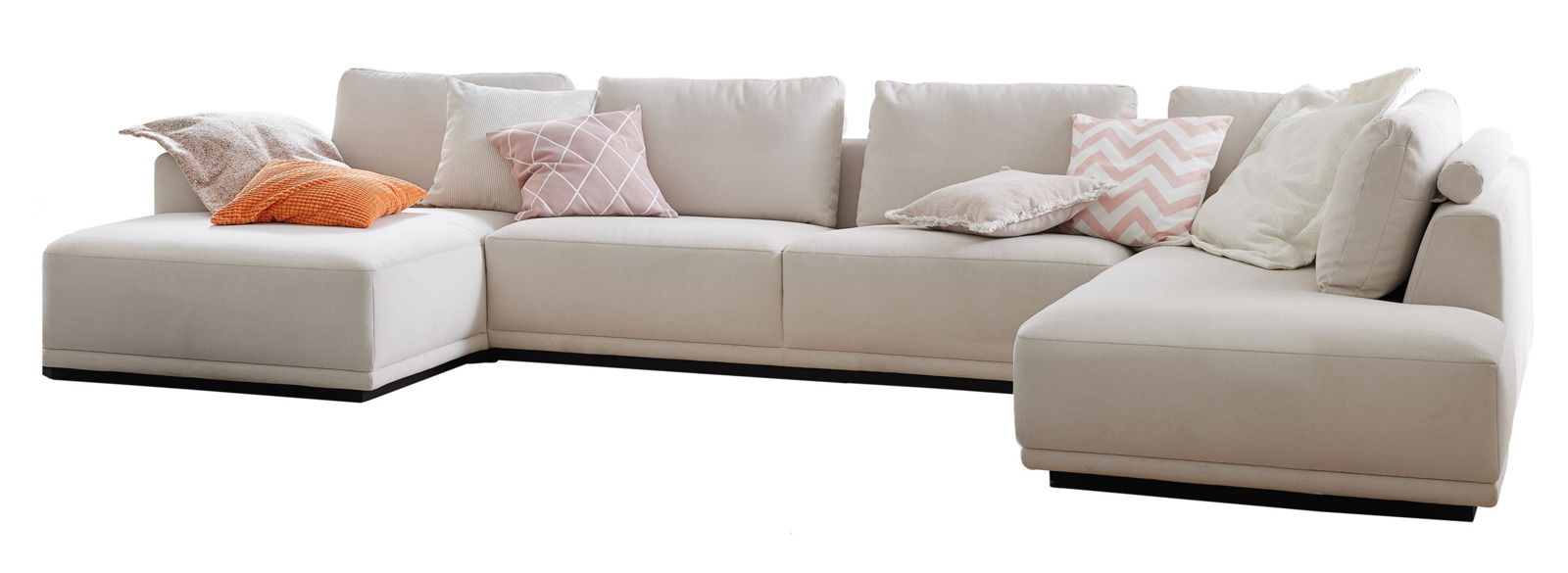 Musterring Ecksofa JUSTB! PM200 Beige Polsterrundecke mit mehreren Kissen, aus einer leicht erhöhten Perspektive fotografiert.