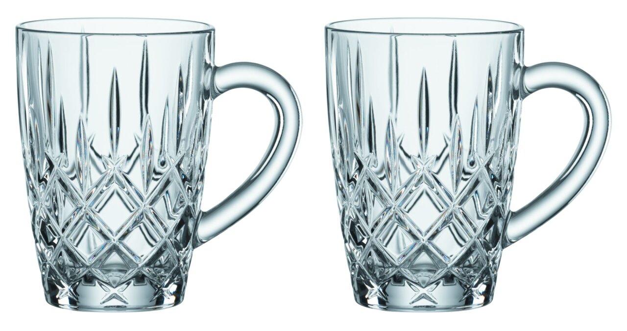Zwei elegante Teebecher aus Kristallglas mit Rautenmuster, frontal abgebildet.