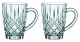 Zwei elegante Teebecher aus Kristallglas mit Rautenmuster, frontal abgebildet.
