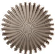 Obenansicht einer großen, hellgrauen Schale mit wellenförmigem Rand und strahlenförmigem Muster.