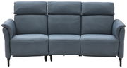 Frontale Ansicht eines modernen, blauen 3-Sitzer Rundsofas mit verstellbaren Kopfstützen und eleganten Nähten.