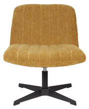 Gelber Sessel mit gestreiftem Stoffbezug und schwarzem Metallfuß, Frontalansicht