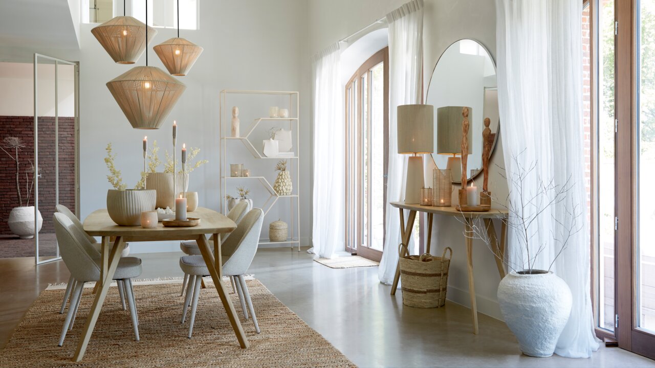Light&Living Hanglamp FELIDA Moderne Hängeleuchte in einem stilvoll eingerichteten Esszimmer, aus der Perspektive des Esstisches betrachtet.