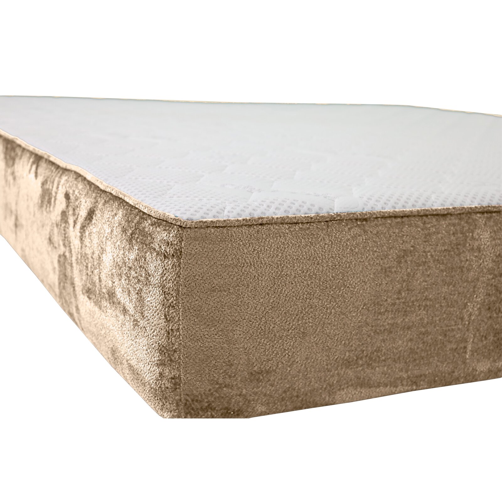 Gestoffeerd bed met beige velourslook en wit gewatteerd matras, schuin van voren vanuit een laag hoekperspectief gefotografeerd