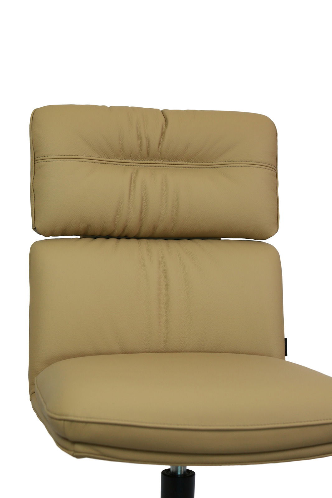 Dieter Knoll Stuhl PABLO Beiger Stuhl mit gepolsterter Rückenlehne und Sitzfläche, Vorderansicht