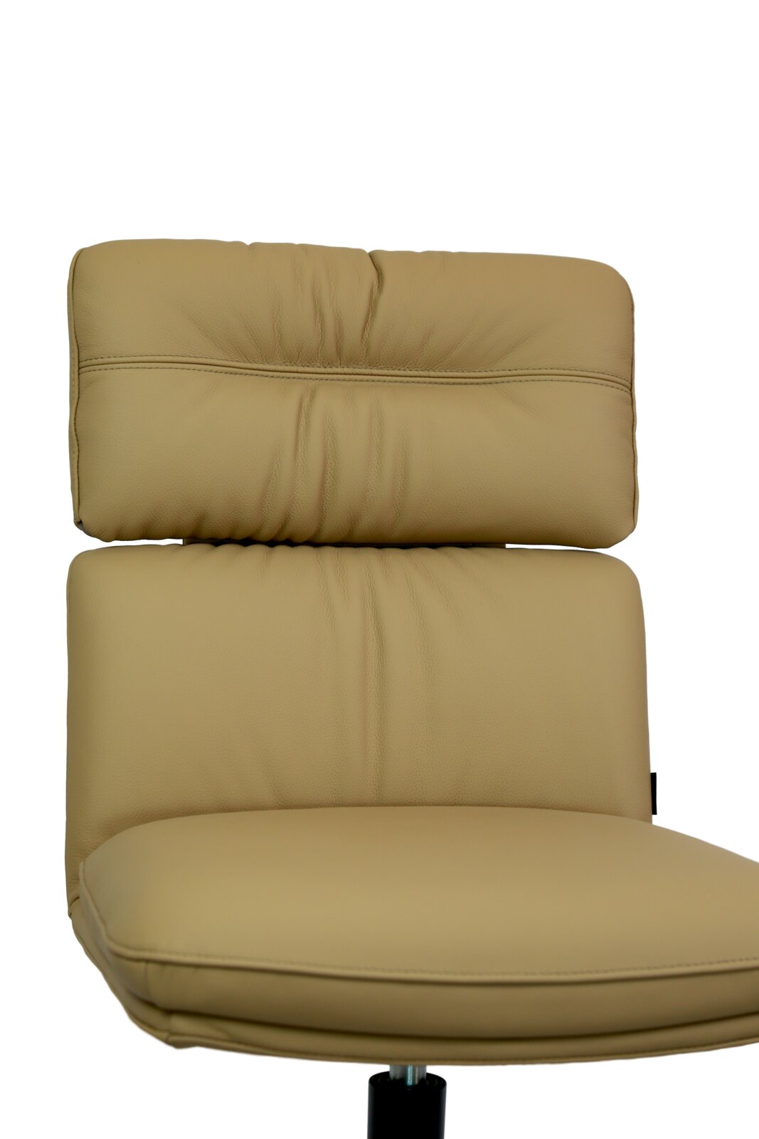 Dieter Knoll Stoel PABLO Beige stoel met gestoffeerde rugleuning en zitting, vooraanzicht