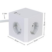 Weißer Steckdosenwürfel mit drei Steckplätzen und USB-Anschlüssen, Perspektive von schräg oben, Kabel mit 1,4 m Länge.