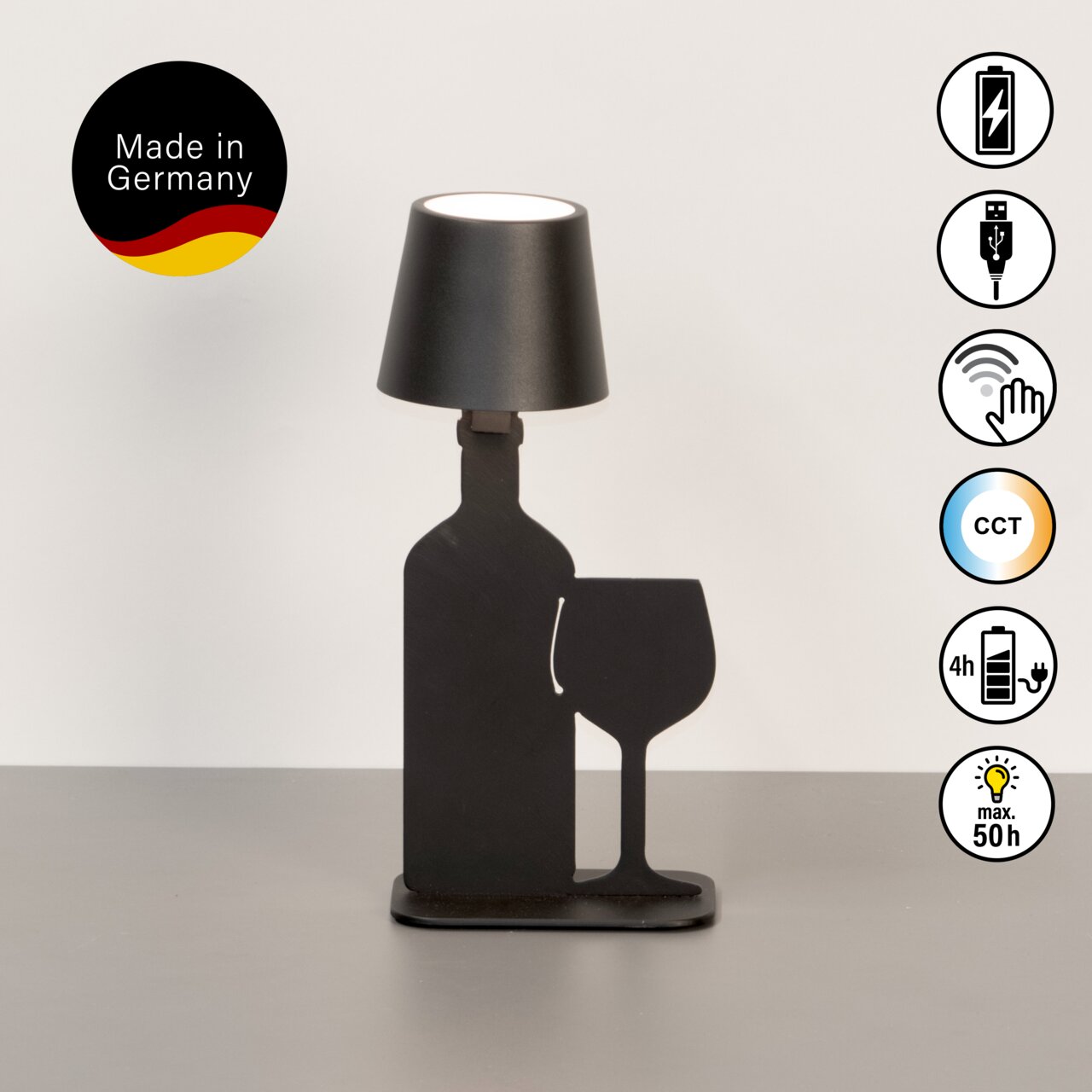 Schwarze Akku-Tischleuchte in Form einer Flasche und eines Weinglases, frontal abgebildet. Made in Germany, USB-Aufladung, Touch-Bedienung, CCT-Farbtemperatur, 4 Stunden Ladezeit, bis zu 50 Stunden Leuchtdauer.