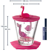Kindertrinkset mit Flamingo-Motiv, bestehend aus einem Glas mit pinkem Deckel und Untersetzer, seitliche Ansicht