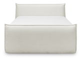 Frontale Ansicht eines eleganten, weißen Boxspringbetts mit gestepptem Stoffbezug.