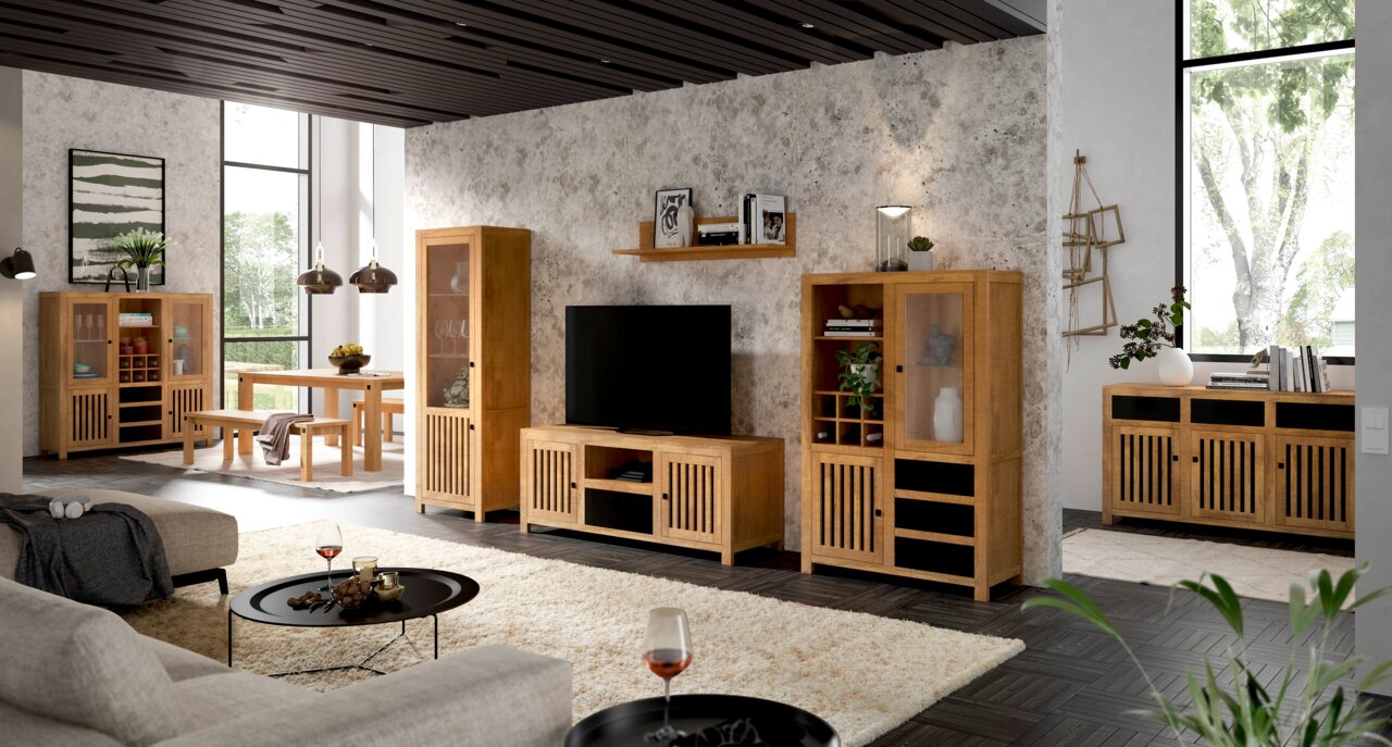 Landscape Highboard BARANDA Wohnzimmer mit modernen Holzmöbeln, darunter Vitrinen, Lowboard, Esstisch und Sideboard, aus der Perspektive eines offenen Raumes mit großen Fenstern.