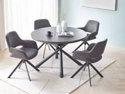 Runder Esstisch mit schwarzer Marmoroptik und vier grauen Stühlen, seitliche Perspektive