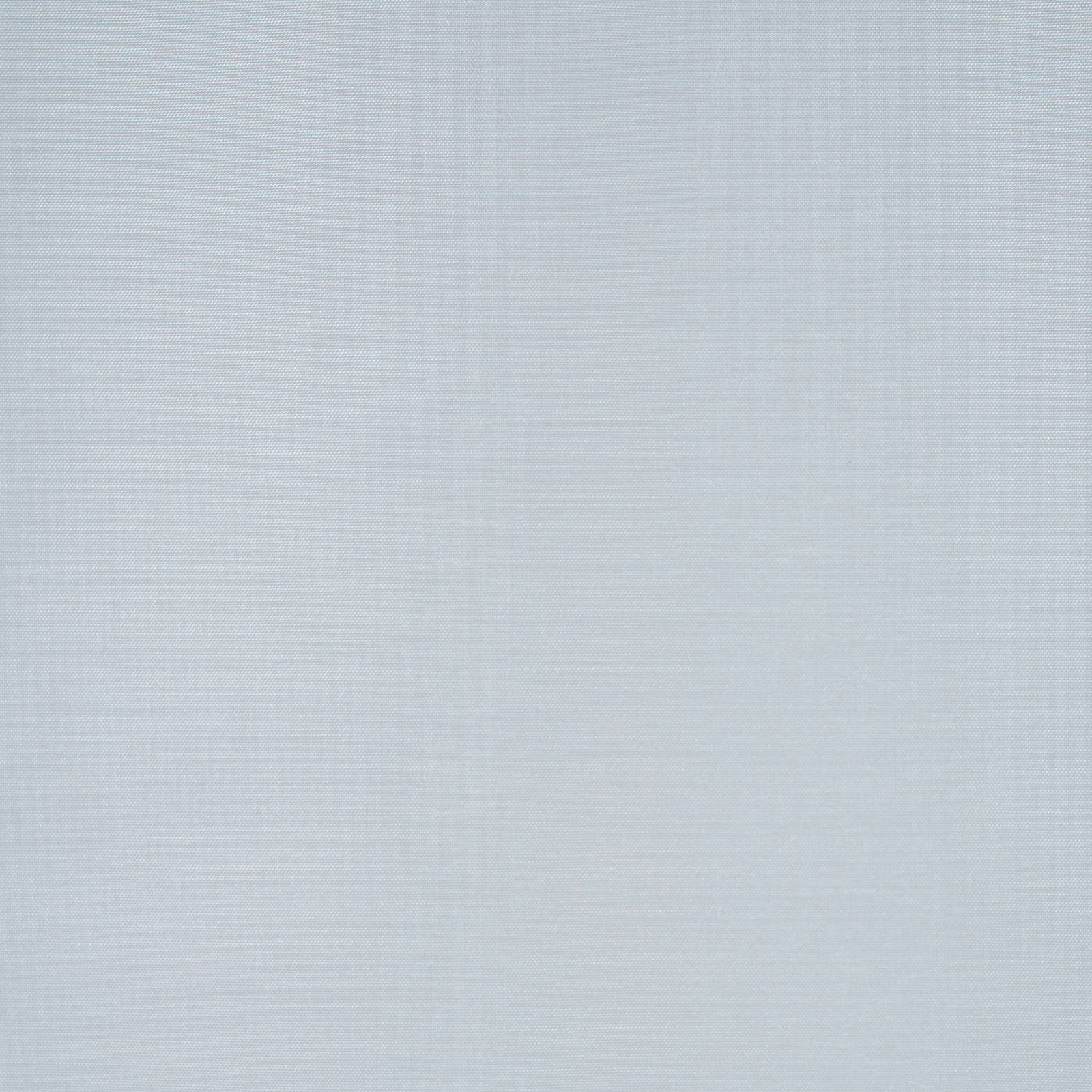 Nahaufnahme eines hellgrauen Fertigvorhangs mit feiner Textur