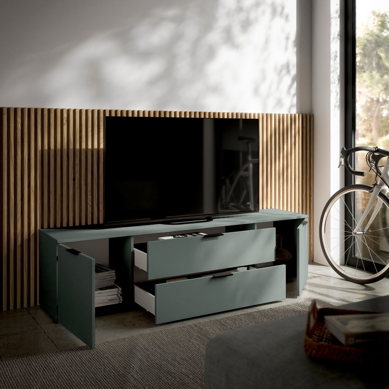 TV-Lowboard in modernem Design mit zwei offenen Schubladen und einer Tür, seitliche Perspektive