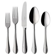 Ansicht von oben auf ein 30-teiliges Tafelbesteck-Set Mademoisel mit elegantem Design, bestehend aus Gabeln, Messern und Löffeln.