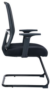 Moderner schwarzer Besucherstuhl mit Netzrückenlehne und Armlehnen, seitliche Ansicht