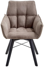 Frontansicht eines bequemen Armlehnenstuhls mit gepolstertem Sitz und Rückenlehne in neutralem Braunton, auf schwarzen Holzbeinen.