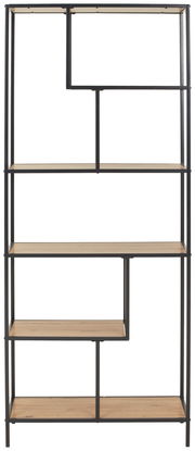 Hohes Regal mit schwarzem Metallrahmen und mehreren Holzablagen, frontal betrachtet.