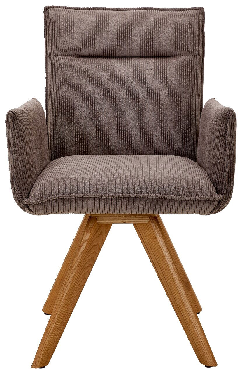 Frontansicht eines Armlehnstuhls mit braunem Stoffbezug und Holzbeinen