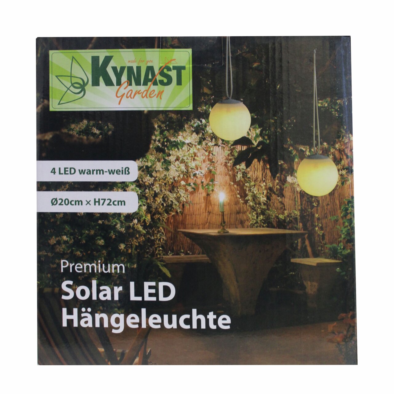 Verpackung der Kynast Garden Solar LED Hängeleuchte mit warm-weißen LEDs, Durchmesser 20 cm, in einem stimmungsvoll beleuchteten Garten, Vorderansicht.