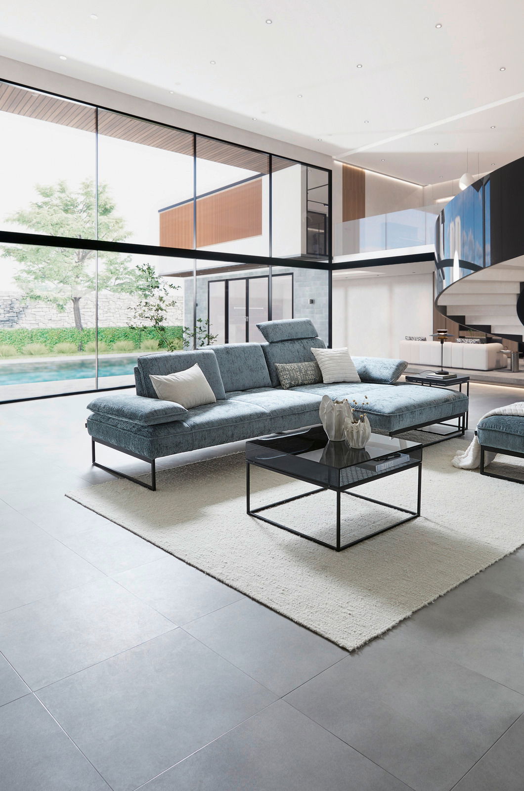 Moderne Longchairkombination in einem eleganten Wohnzimmer mit großen Fenstern, seitliche Perspektive