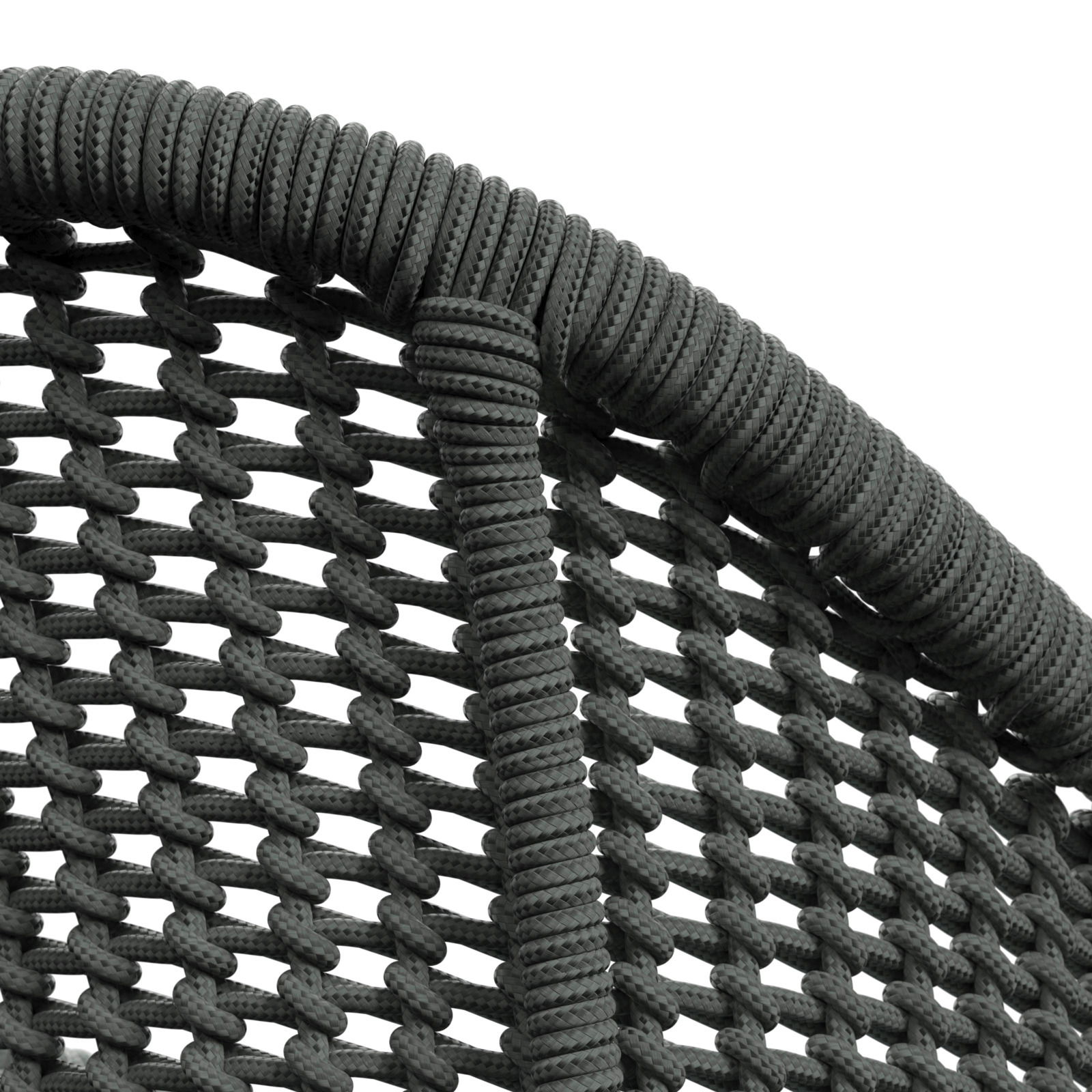 Detailansicht eines Armlehnstuhls mit geflochtenem Seilgeflecht in dunkler Farbe.