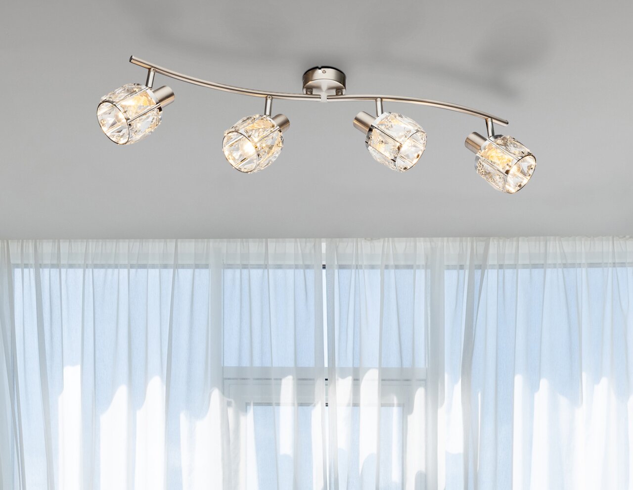 Globo Lighting Strahler KRIS Moderne Deckenleuchte mit vier verstellbaren Strahlern in Kristalloptik, seitliche Perspektive