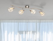 Moderne Deckenleuchte mit vier verstellbaren Strahlern in Kristalloptik, seitliche Perspektive