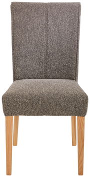 Moderner Stuhl mit grauem Stoffbezug und hellen Holzbeinen, Frontalansicht