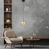 Moderne Pendelleuchte RIKA von Paul Neuhaus in einem stilvollen Wohnzimmer, seitliche Perspektive.