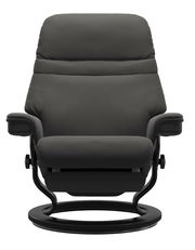 Einzelsessel in dunklem Stoff, Frontalansicht