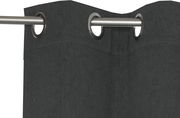 Nahaufnahme eines dunkelgrauen Ösenschals mit Metallösen an einer Gardinenstange.