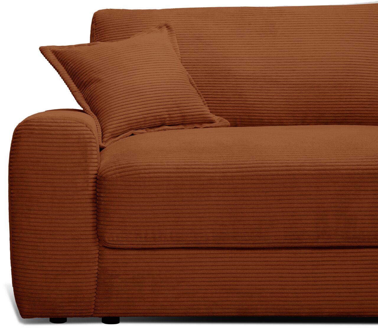 Nahaufnahme eines braunen Big-Sofas mit Kissen, seitliche Perspektive