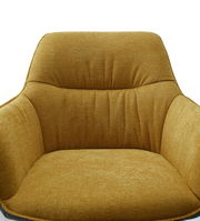 Vorderansicht eines beigen Sessels der Serie AKITA mit gepolsterter Rückenlehne und Armlehnen.