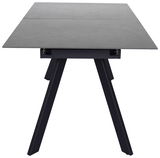 Moderner Esstisch mit rechteckiger Tischplatte und schrägen Beinen, Frontalansicht