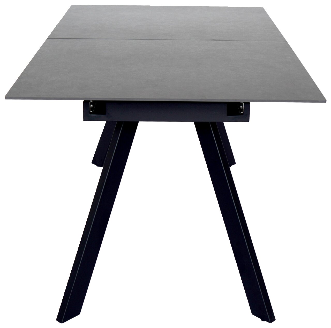 Moderne eettafel met rechthoekig tafelblad en schuine poten, vooraanzicht