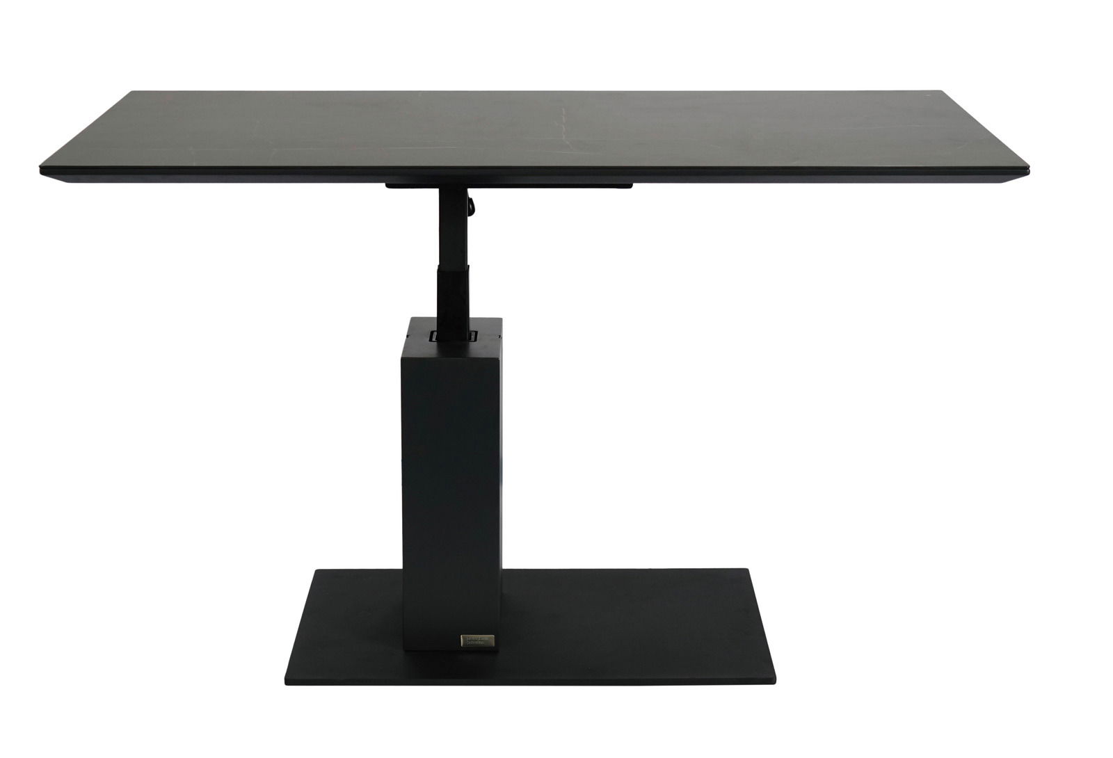 Moderner Couchtisch mit rechteckiger Tischplatte und zentralem Standfuß, seitliche Perspektive