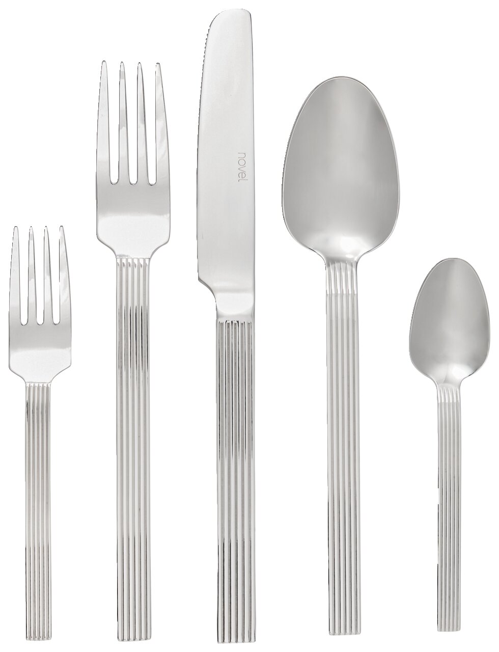 Homeware Besteckset 30-tlg. Besteckset aus Edelstahl, bestehend aus Gabel, Messer, Esslöffel und Teelöffel, in einer frontalen Ansicht.