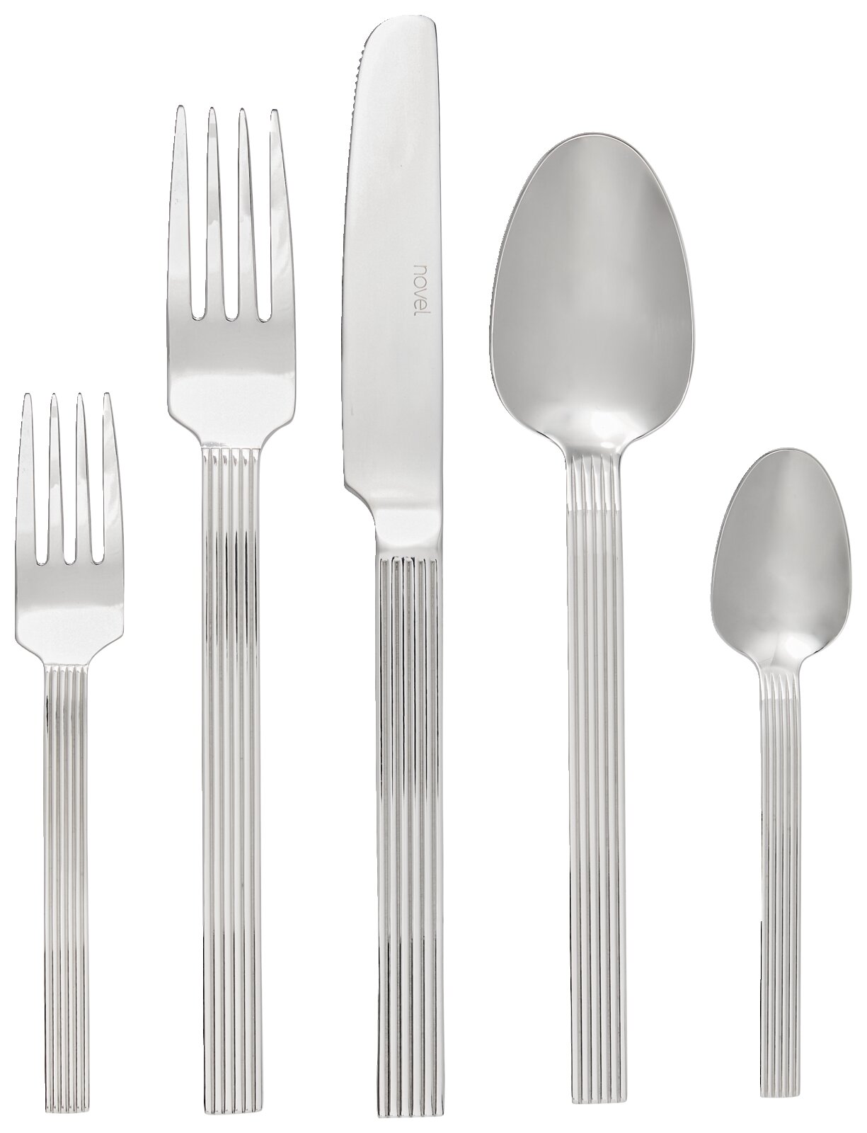 Besteckset aus Edelstahl, bestehend aus Gabel, Messer, Esslöffel und Teelöffel, in einer frontalen Ansicht.