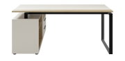 Moderner Eckschreibtisch mit Container, seitliche Perspektive, weiße und holzfarbene Oberfläche, schwarzes Metallgestell.