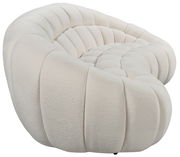 Beiges, geschwungenes 3-Sitzer-Sofa aus weichem Stoff, seitliche Perspektive