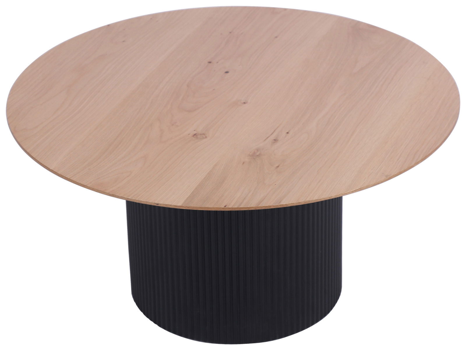 Runder Couchtisch mit heller Holzplatte und schwarzem, geriffeltem Sockel, aus seitlicher Perspektive.