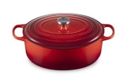 Roter ovaler Bräter von Le Creuset, 35 cm, aus der Vogelperspektive