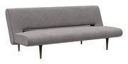 Graues Funktionssofa mit schlanken Holzbeinen, seitliche Perspektive