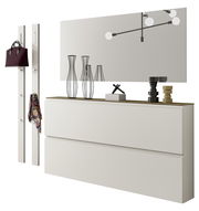 Modernes Garderobenset mit Spiegel, zwei weißen Paneelen mit Haken, einer Kommode und dekorativen Vasen, seitliche Perspektive