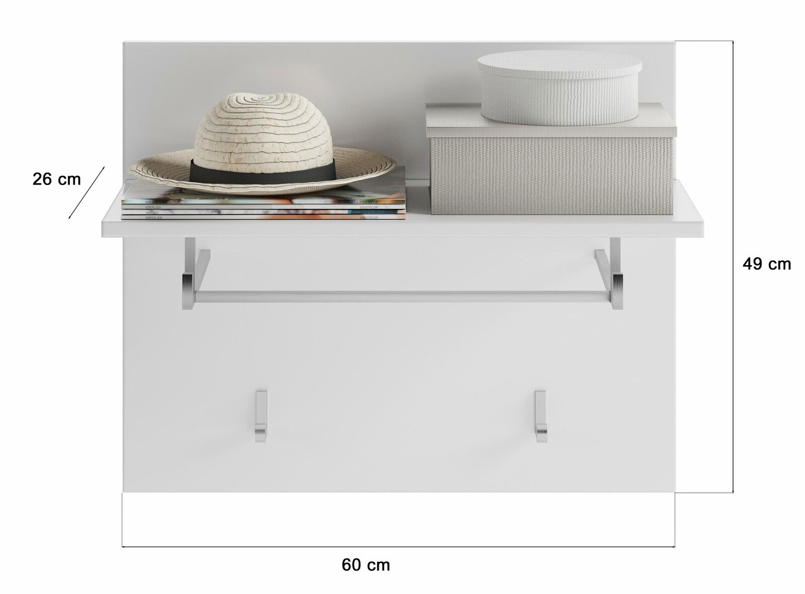 Weißes Paneel mit Hut, Boxen und Zeitschriften, frontal betrachtet. Maße: 60 cm Breite, 49 cm Höhe, 26 cm Tiefe.