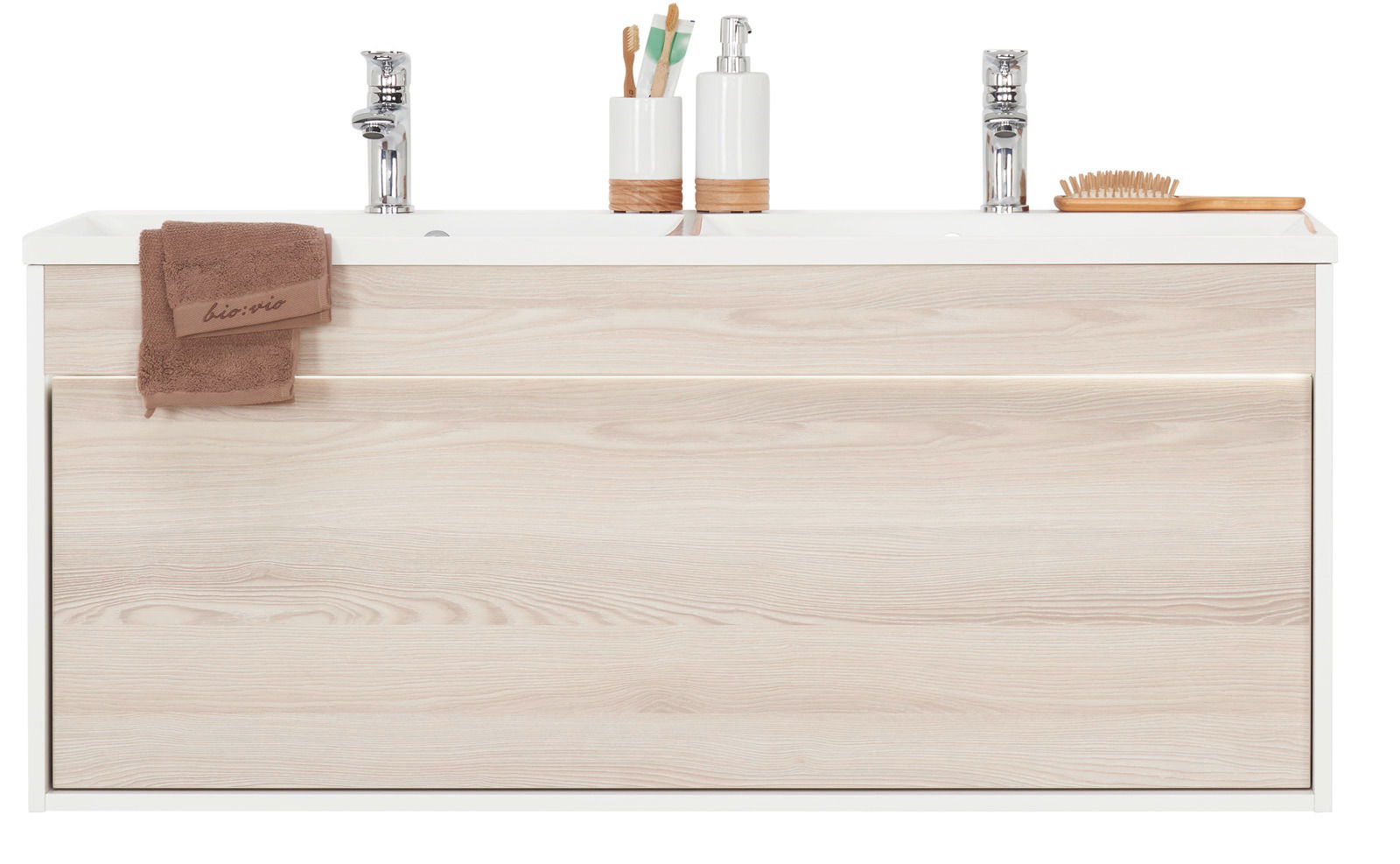 Moderner Waschplatz mit zwei Wasserhähnen, Holzoptik und Accessoires, Frontalansicht