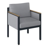 Moderner Lounge-Sessel mit grauem Polster und schwarzem Rahmen, seitliche Perspektive