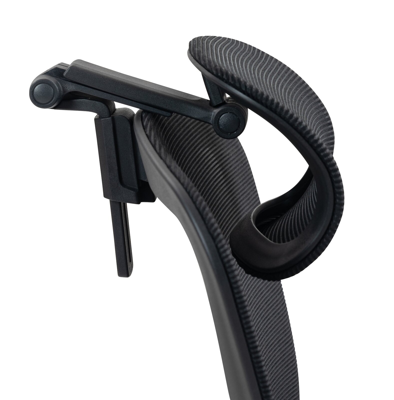 Nahaufnahme der Rückenlehne und Kopfstütze eines schwarzen Drehstuhls mit modernem Design.