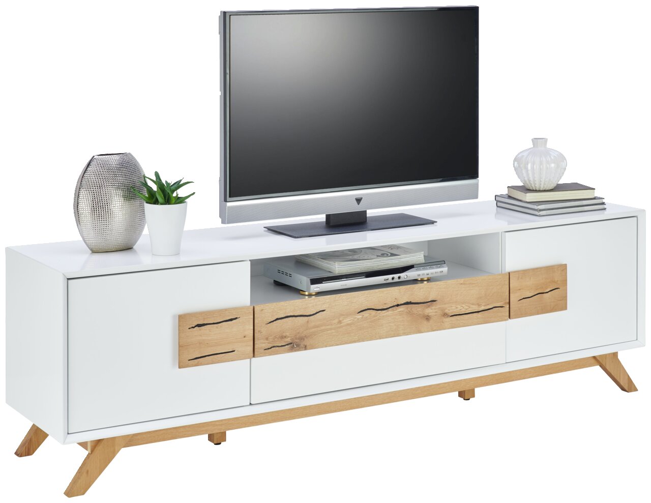 TV-Lowboard in Weiß mit Holzdetails, dekoriert mit Pflanzen und Vasen, seitliche Perspektive